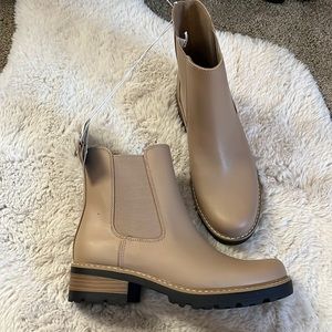 Tan Chelsea boots